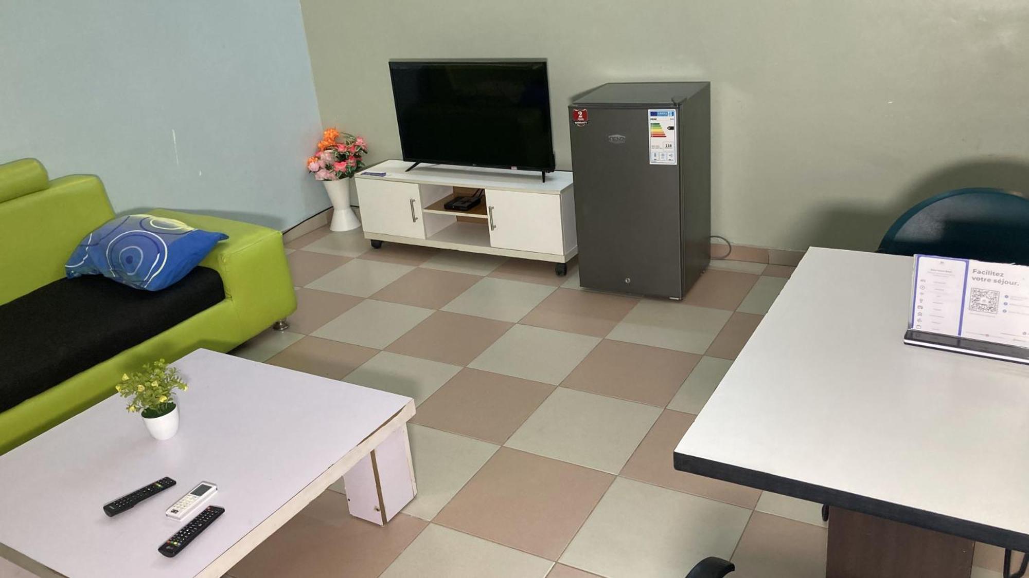 Residence Maryhouse - Free Breakfast And Taxi From Airport Cotonou Exterior photo