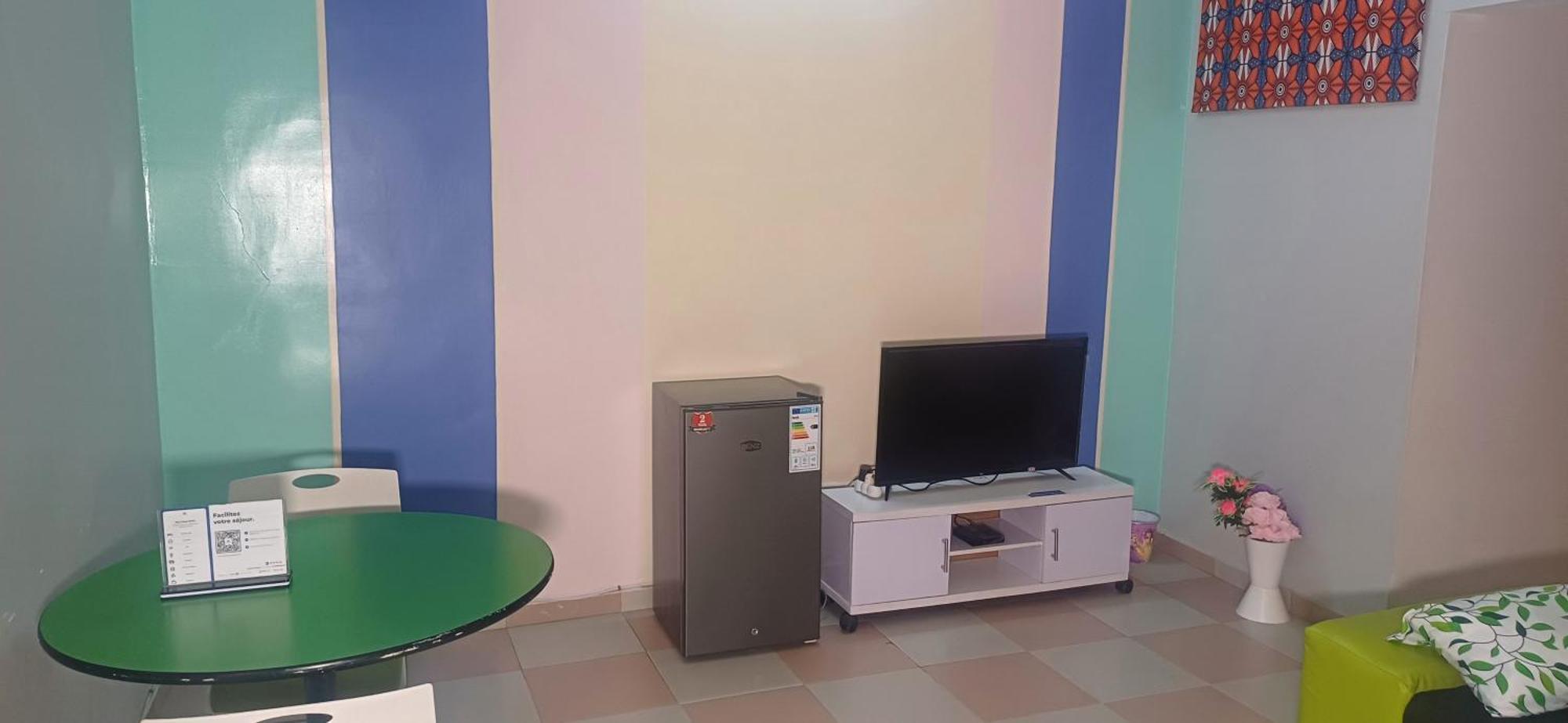 Residence Maryhouse - Free Breakfast And Taxi From Airport Cotonou Exterior photo